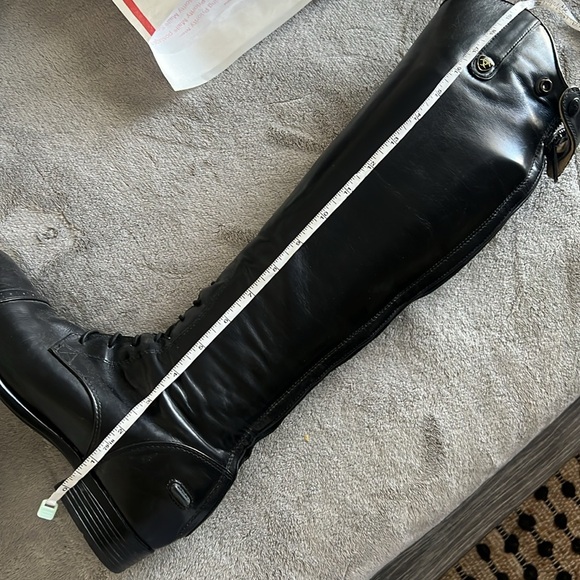 Ariat riding boots, medium height, size 7, regular calf - Picture 10 of 11